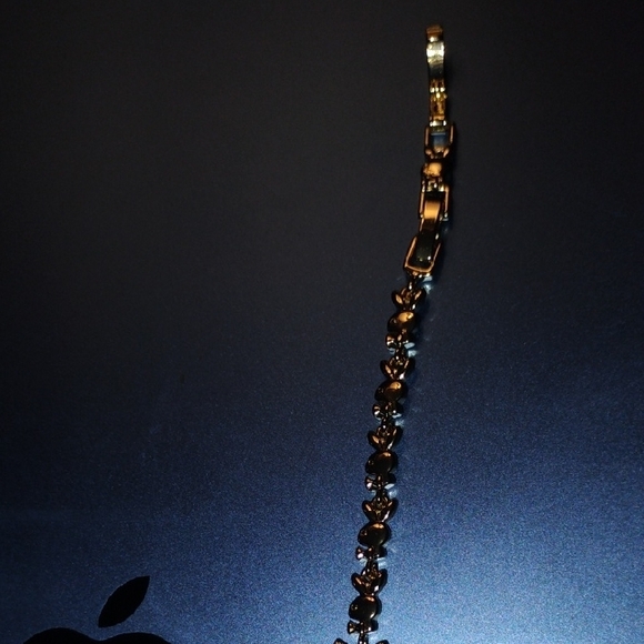 Elegant Gold and Silver Bracelet - Picture 5 of 13